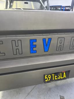 Tailgate lettering and finishing details.
