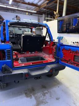 Rear cabin and vehicle layout.